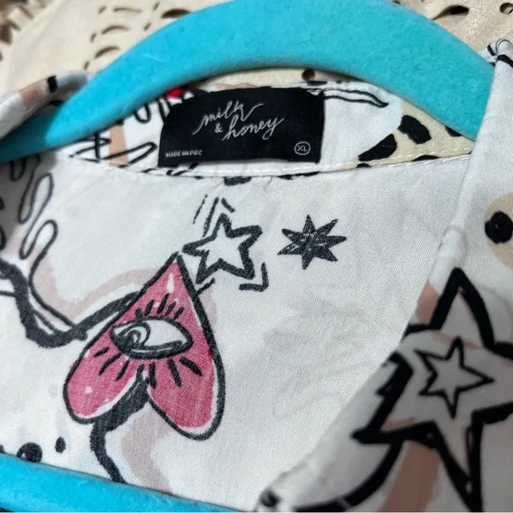 Chic White Printed Button down Blouse with Red hearts   For Valentines size XL - Picture 4 of 6